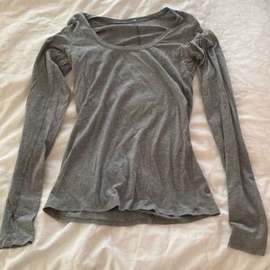 Women’s Lululemon Long-Sleeve Exercise Top with Thumb Holes